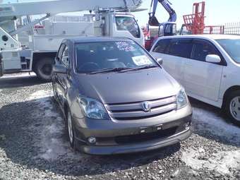 2004 Toyota ist Photos