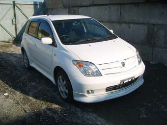 2004 Toyota ist Photos