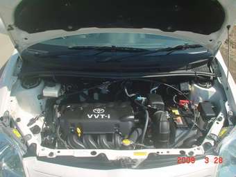 2004 Toyota ist Images