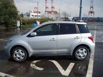 2004 Toyota ist Pictures