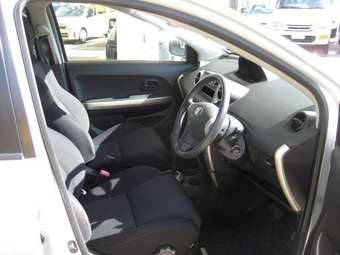 2004 Toyota ist Images