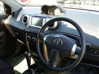 2004 Toyota ist Photos