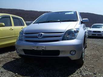 2004 Toyota ist Photos