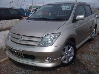 2004 Toyota ist Photos