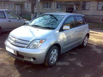 2004 Toyota ist Pictures