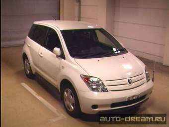 2004 Toyota ist Photos