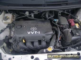 2004 Toyota ist Images