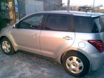 2004 Toyota ist Photos