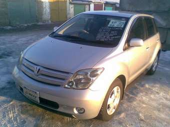 2004 Toyota ist Photos