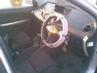 2004 Toyota ist Images