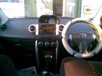 2004 Toyota ist Pics