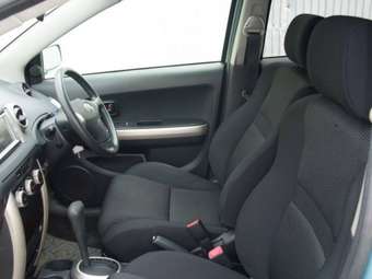 2004 Toyota ist Photos