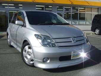 2004 Toyota ist Pictures