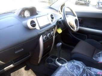 2004 Toyota ist Photos