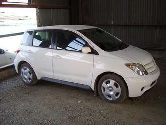 2004 Toyota ist Images
