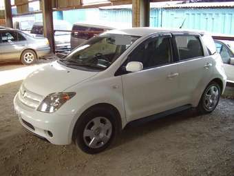2004 Toyota ist Pictures