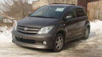 2004 Toyota ist Photos