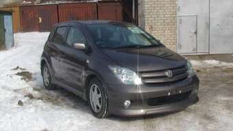 2004 Toyota ist Photos