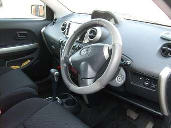2004 Toyota ist Images