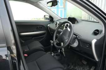 2004 Toyota ist Images