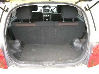 2004 Toyota ist Photos