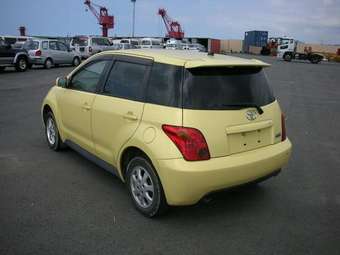 2004 Toyota ist Pictures