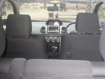 2004 Toyota ist Photos