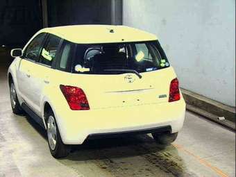 2004 Toyota ist Photos
