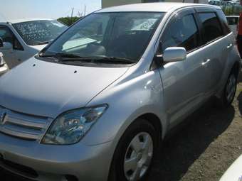 2004 Toyota ist Photos