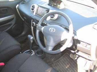 2004 Toyota ist Photos