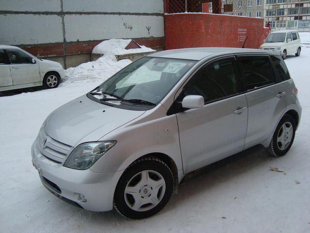 2004 Toyota ist