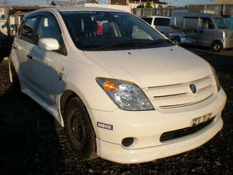 2004 Toyota ist Images