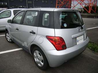 2004 Toyota ist Images