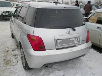 2004 Toyota ist Pictures