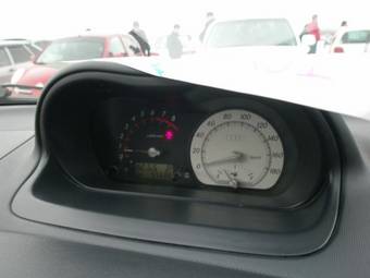 2004 Toyota ist Pictures