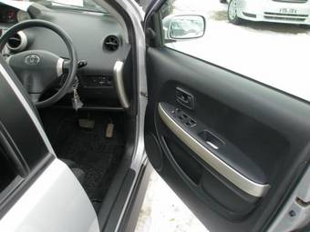 2004 Toyota ist Photos