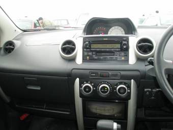 2004 Toyota ist Pictures