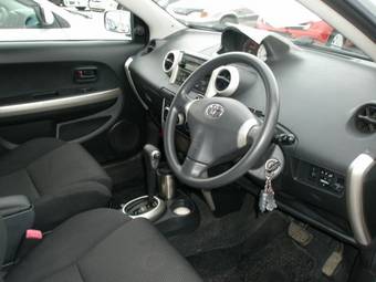 2004 Toyota ist Pics