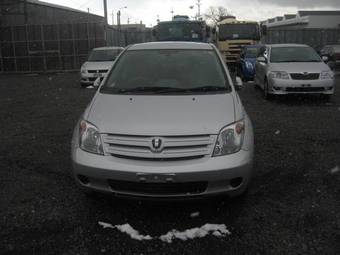 2004 Toyota ist Photos