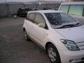 2004 Toyota ist Pictures