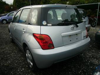 2004 Toyota ist Pics