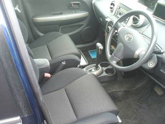 2004 Toyota ist Photos
