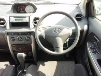 2004 Toyota ist Pictures