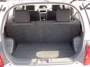 2004 Toyota ist Photos