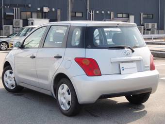 2004 Toyota ist Photos