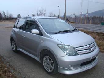 2004 Toyota ist Pictures