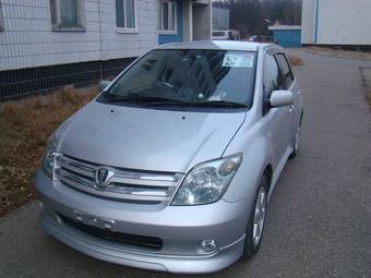 2004 Toyota ist Photos