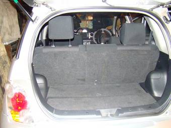 2004 Toyota ist Images