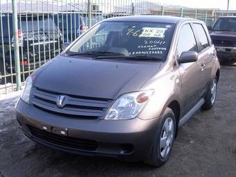 2004 Toyota ist Photos