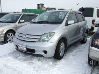 2004 Toyota ist Images